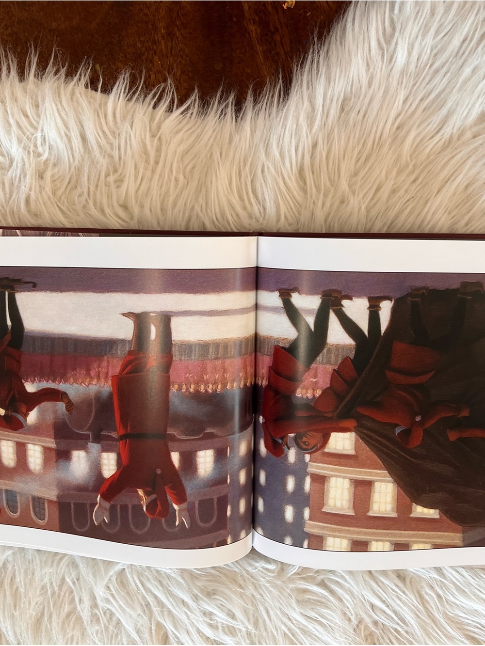 The Polar Express Hardcover 25th anniversary edition - Picture 5 of 11